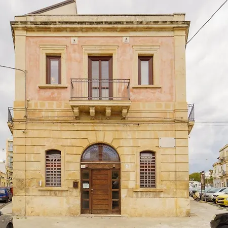 Apartment Siracusa Comfy & Central With Terrace *